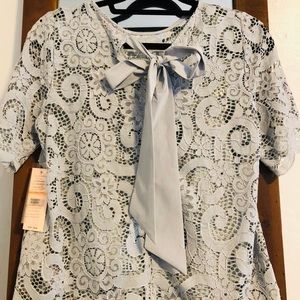 Lace shirt with back bow